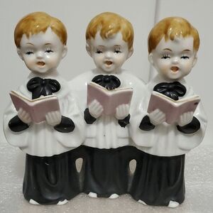 Charming Music Box. Choir Boys. Vintage 1950's. Plays "Ava Maria"